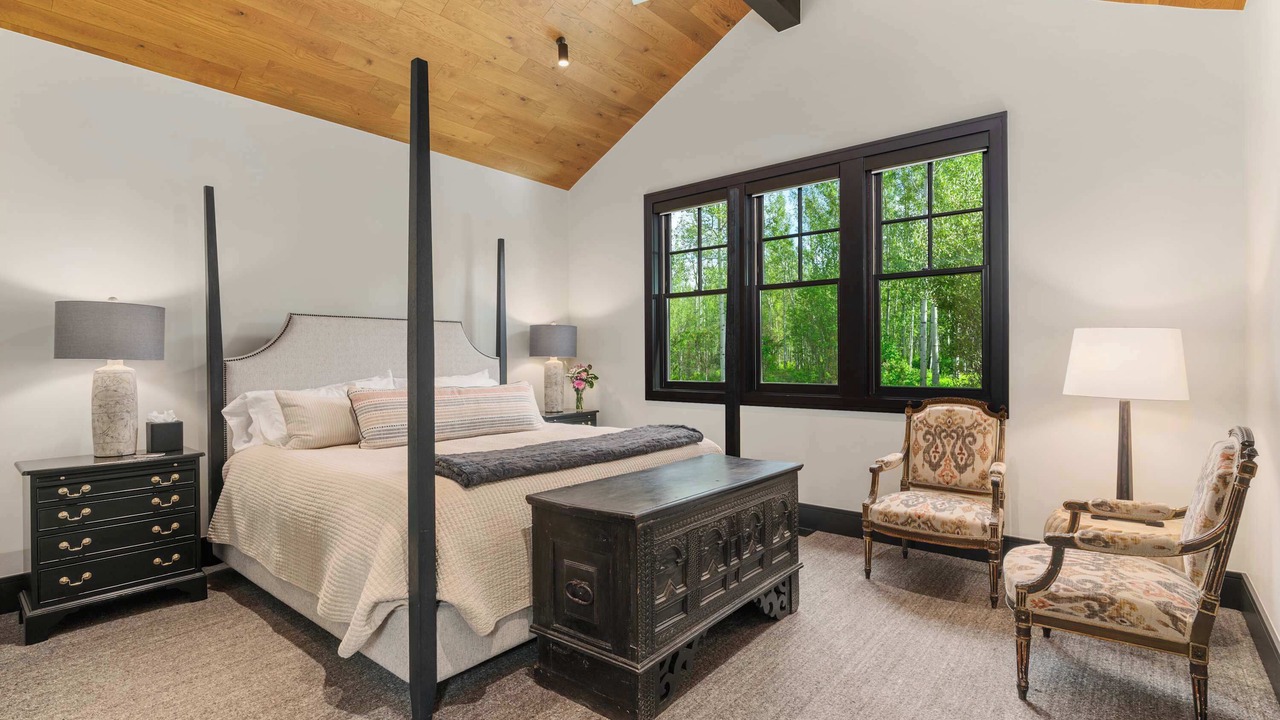 Photo of Bedroom in Indian Springs