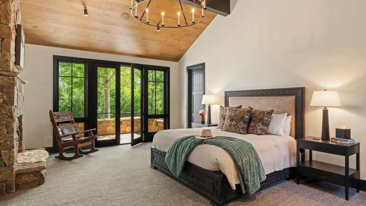 Photo of Bedroom in Indian Springs