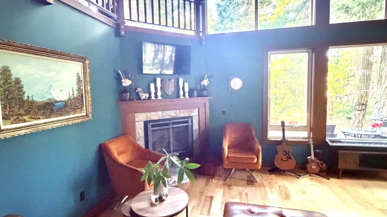 Photo of Livingroom in White Salmon