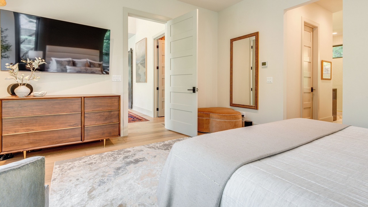 Photo of Bedroom in Warm Springs