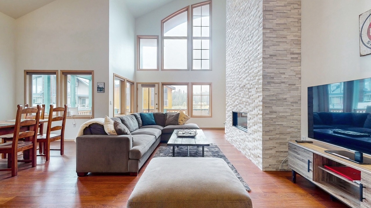 Photo of Livingroom in Snoqualmie Pass