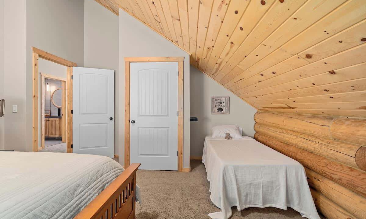 Photo of Bedroom in Harbor Village