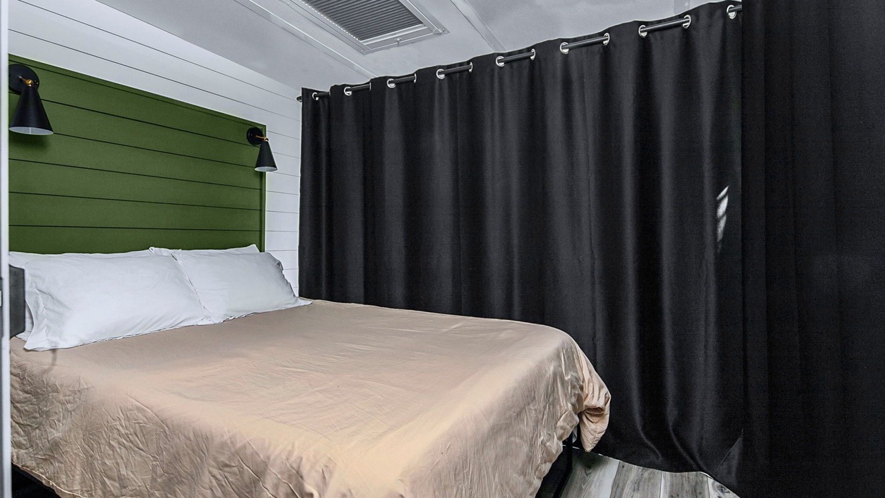 Photo of Bedroom in Depot Bench