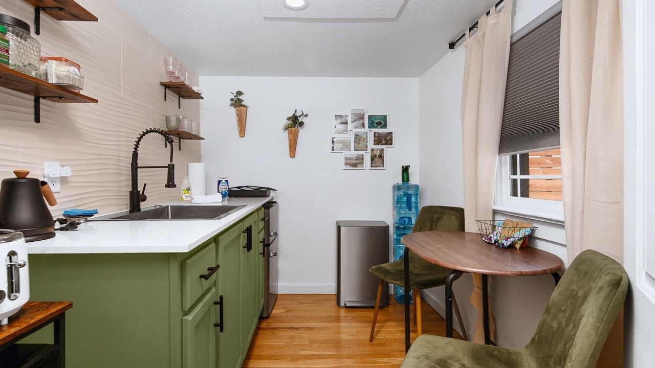 Photo of Kitchen in Depot Bench