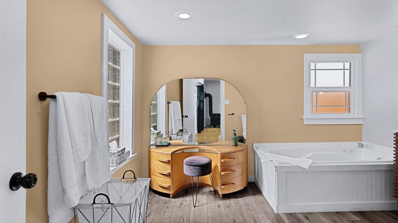 Photo of Bathroom in Depot Bench