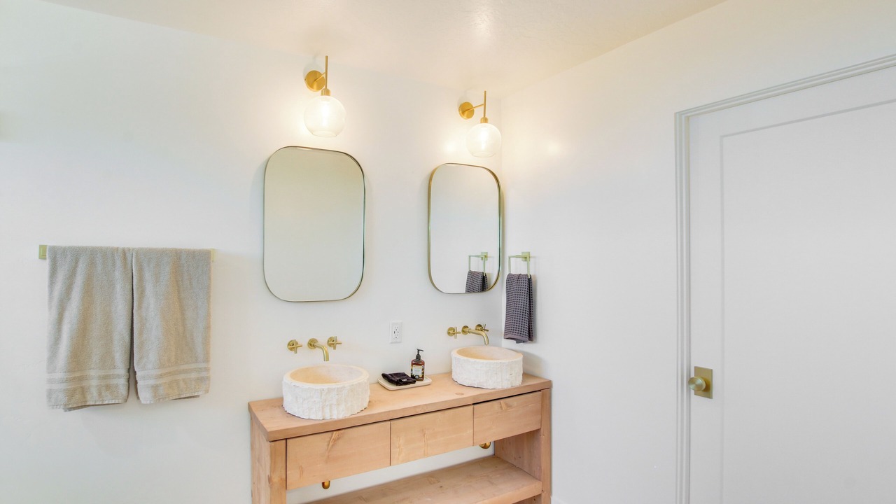 Photo of Bathroom in Garden City