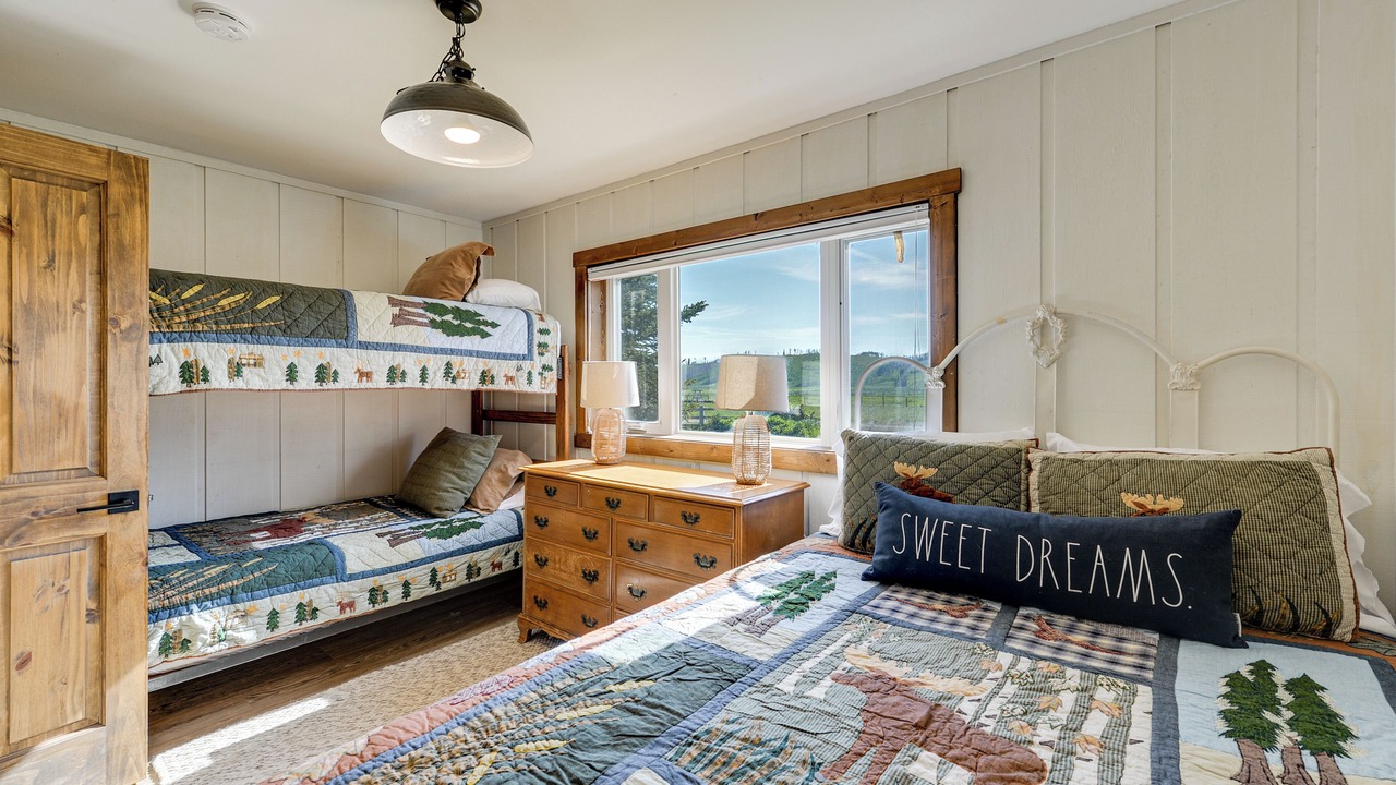 Photo of Bedroom in Game Creek