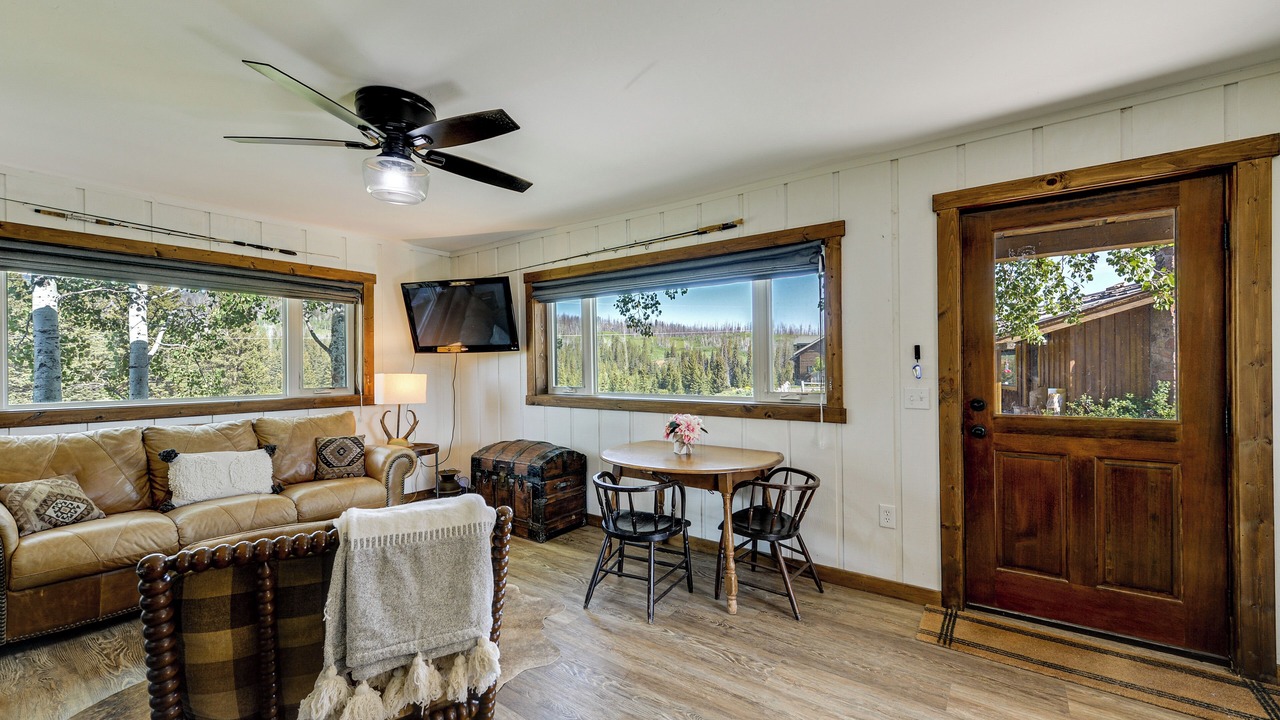 Photo of Livingroom in Game Creek