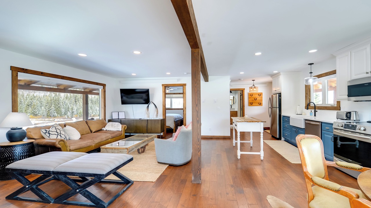 Photo of Livingroom in Game Creek