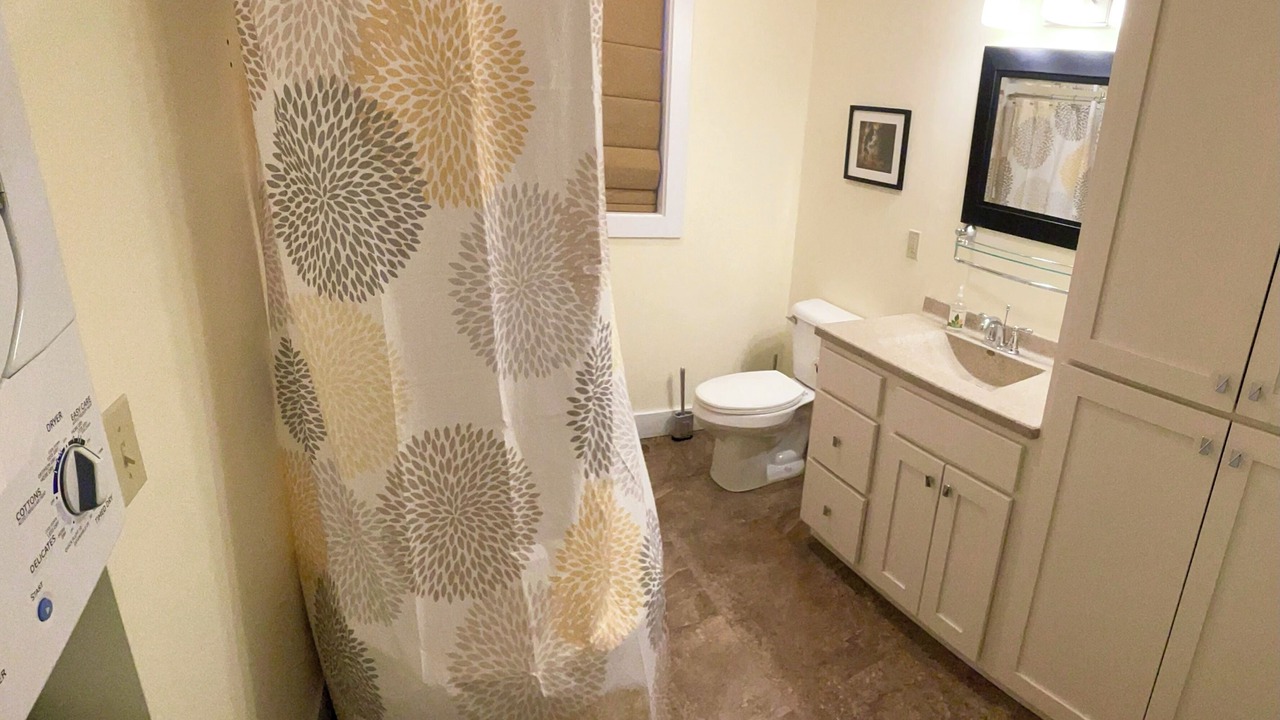 Photo of Bathroom in Gardiner