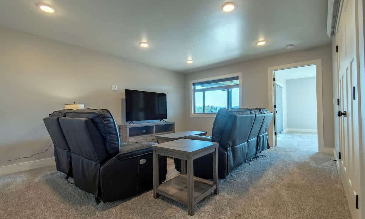 Photo of Livingroom in Victor