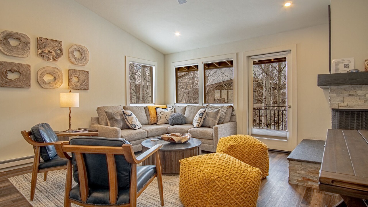 Photo of Livingroom in Warm Springs