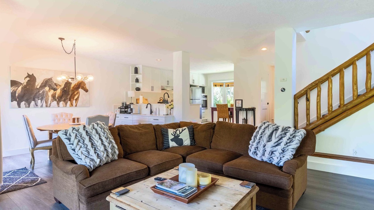 Photo of Livingroom in Elkhorn Village