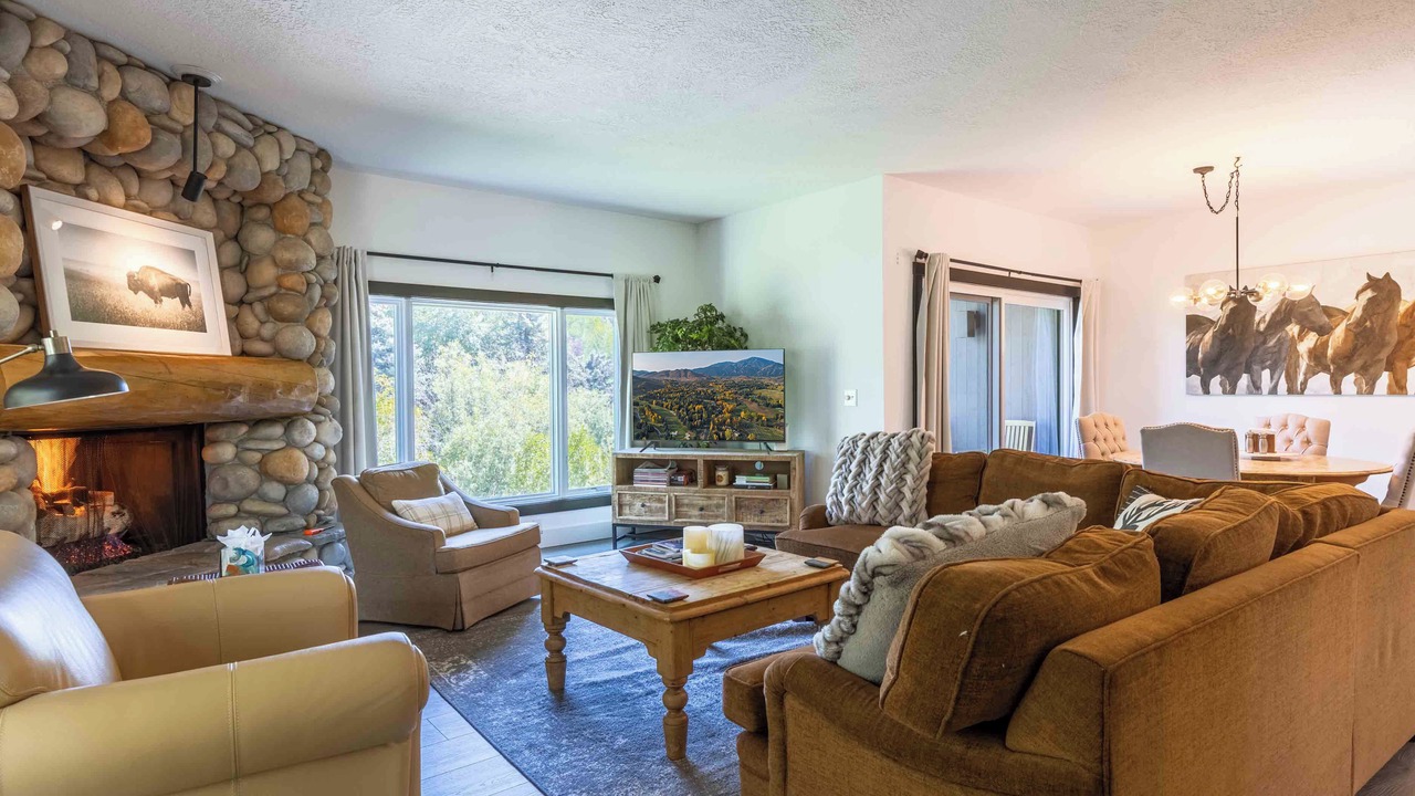 Photo of Livingroom in Elkhorn Village