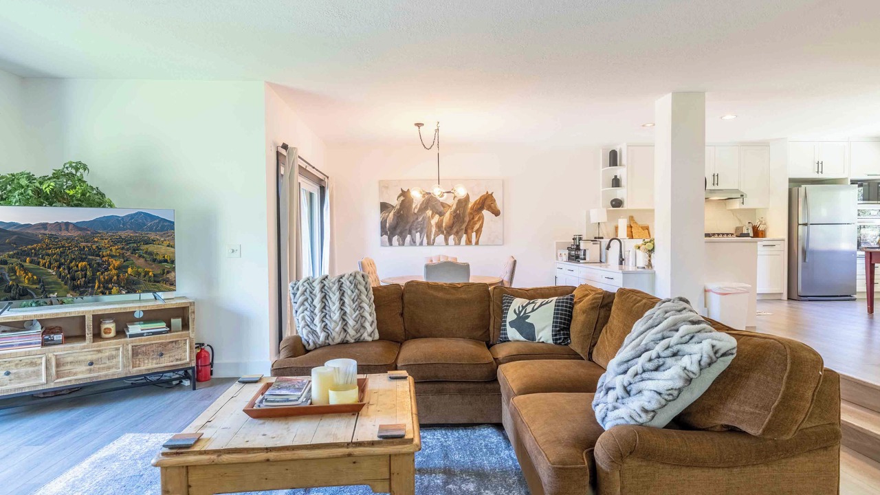 Photo of Livingroom in Elkhorn Village
