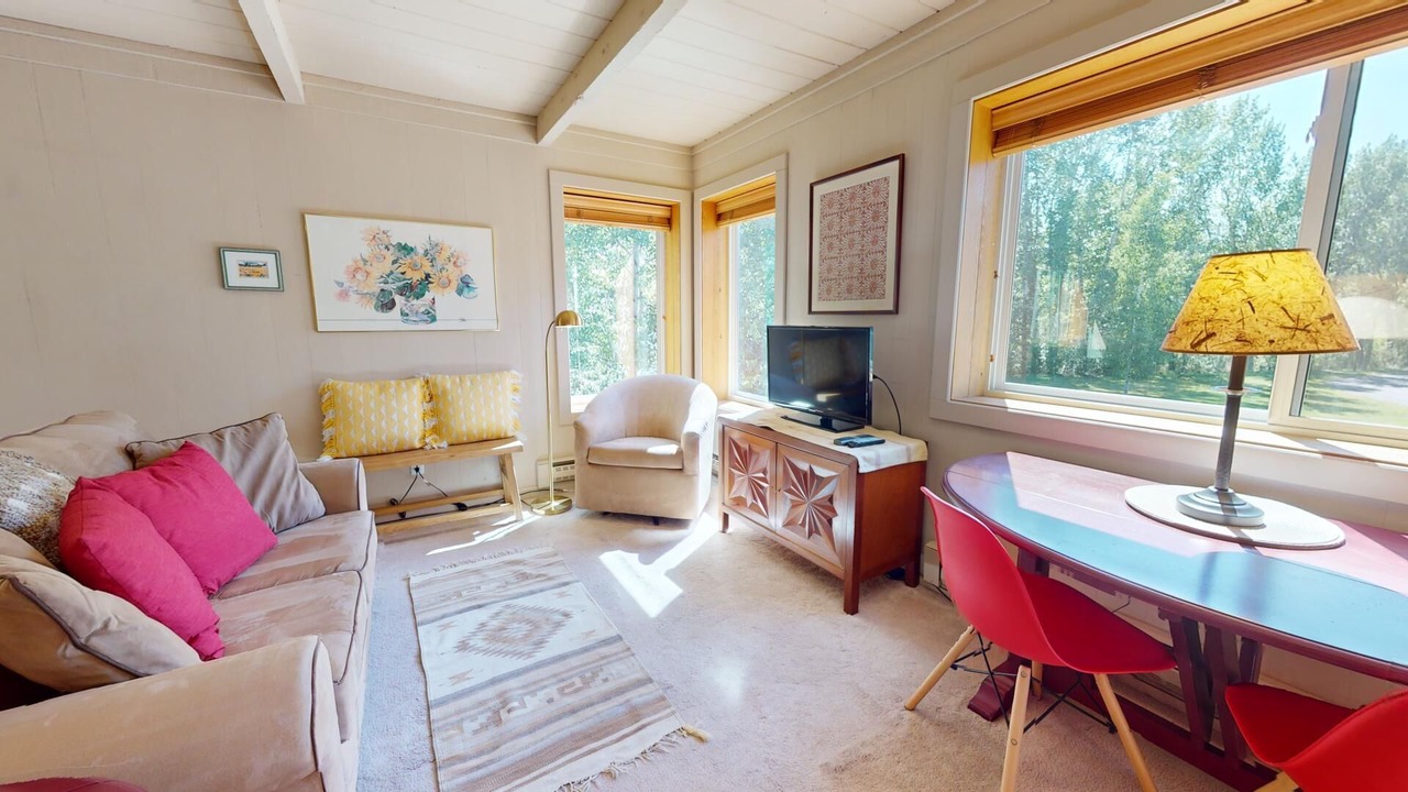 Photo of Livingroom in Elkhorn