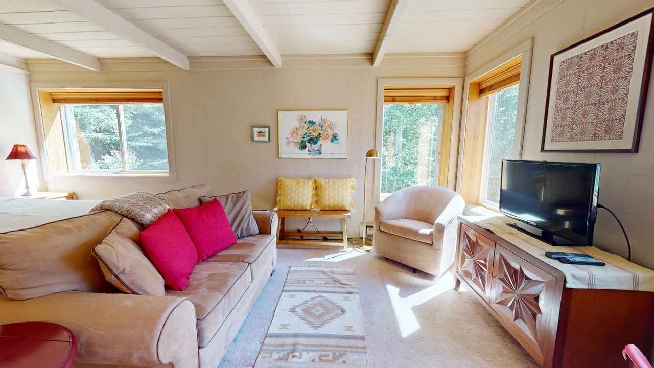 Photo of Livingroom in Elkhorn