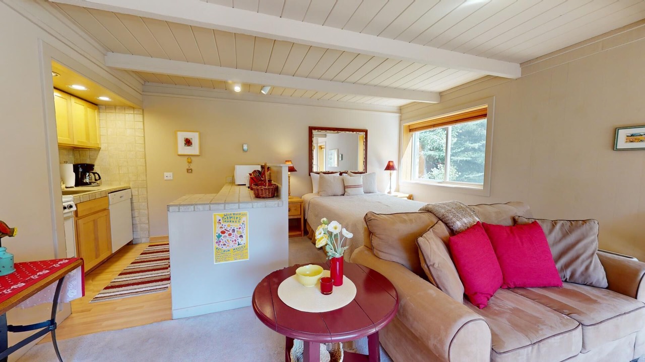 Photo of Livingroom in Elkhorn