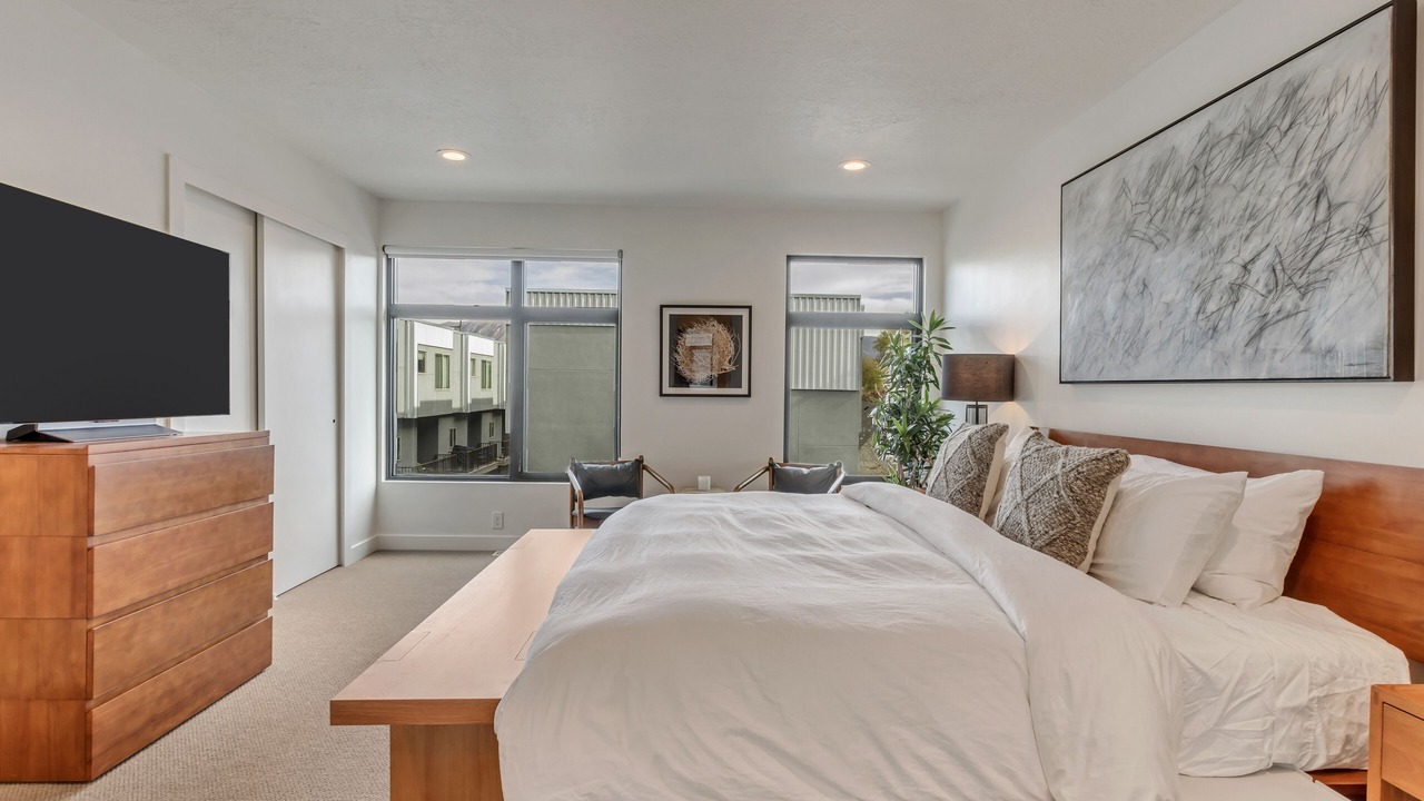 Photo of Bedroom in People's Freeway