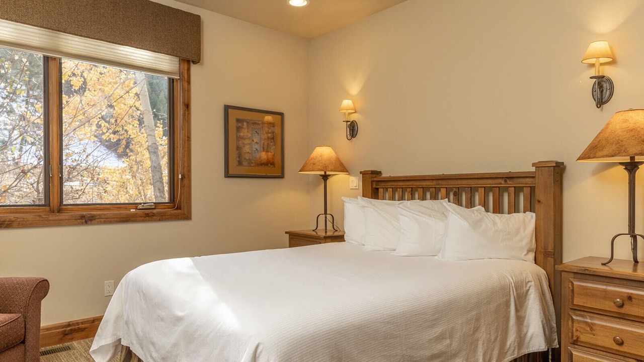 Photo of Bedroom in Warm Springs