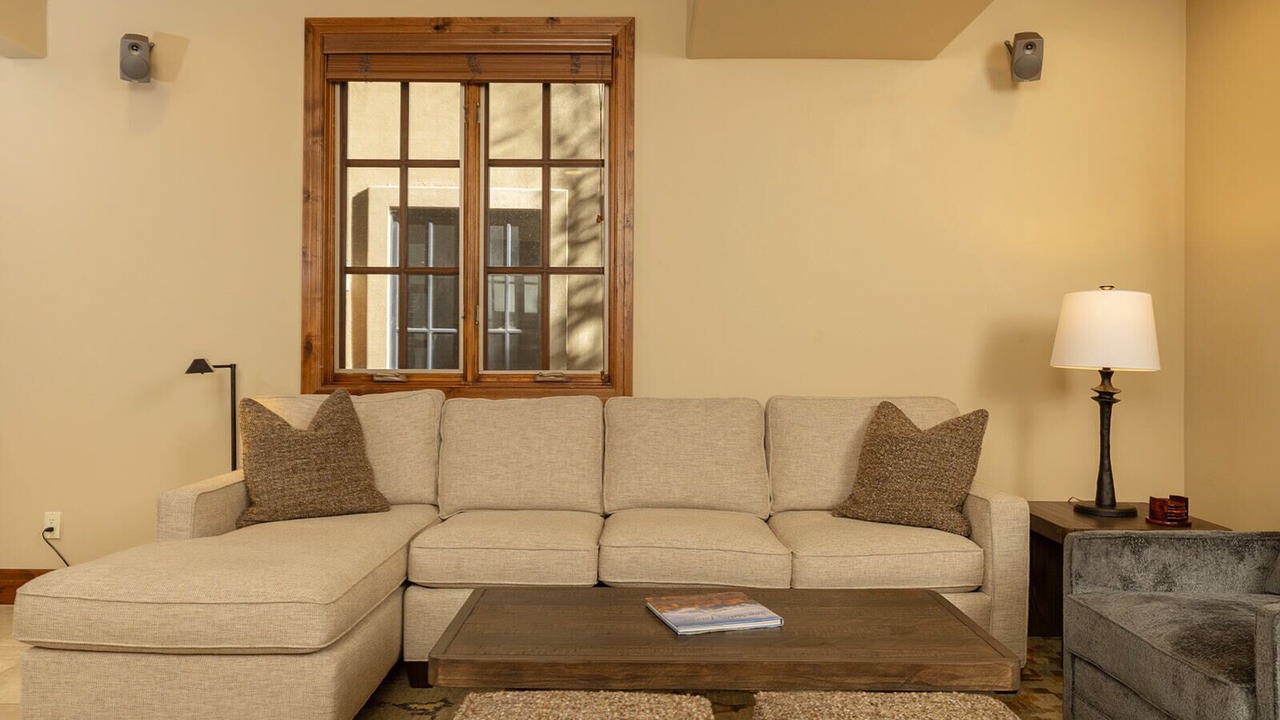 Photo of Livingroom in Warm Springs