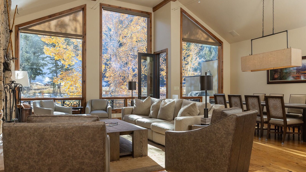 Photo of Livingroom in Warm Springs