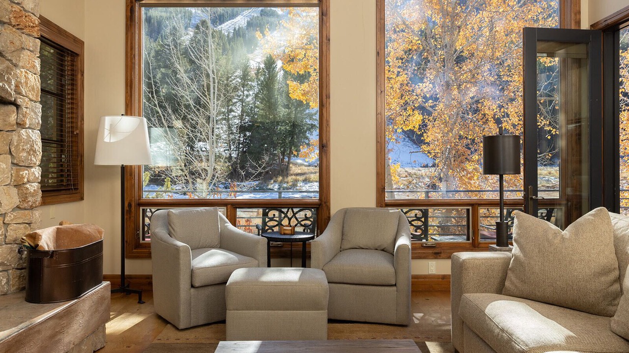Photo of Livingroom in Warm Springs