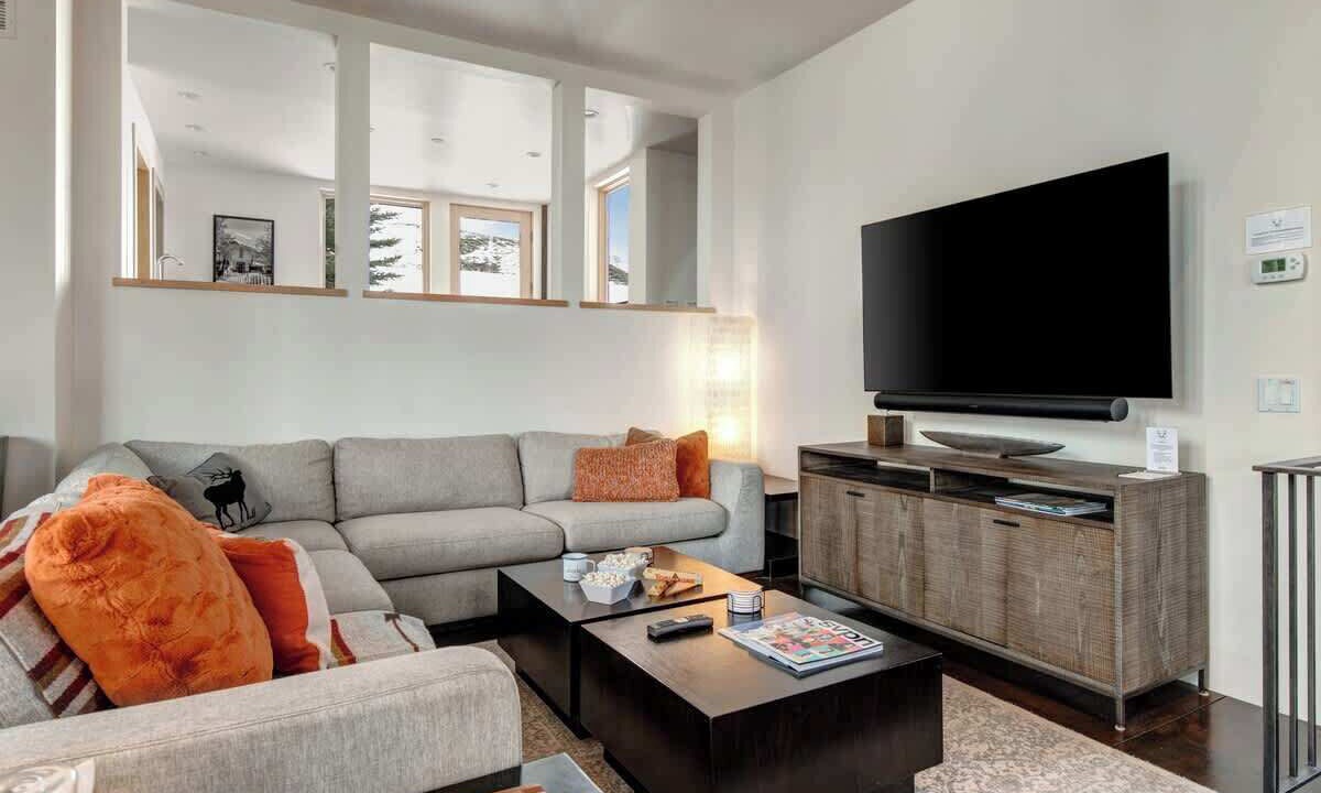 Photo of Livingroom in Twin Creeks