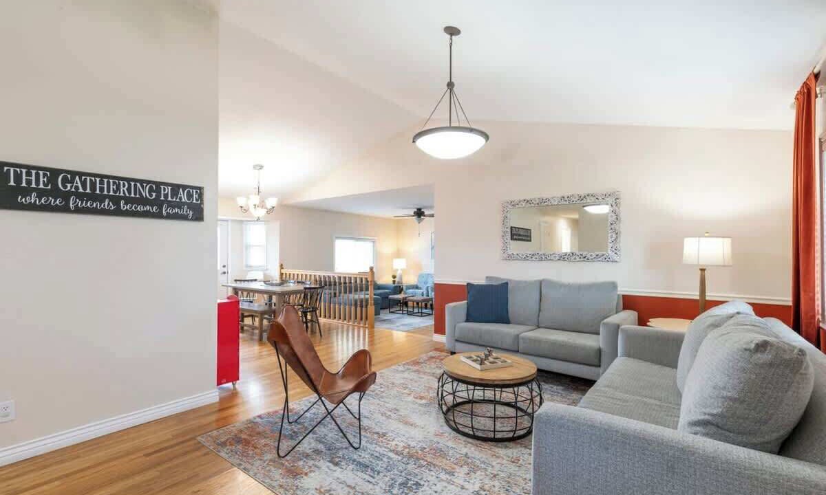 Photo of Livingroom in Lakeview