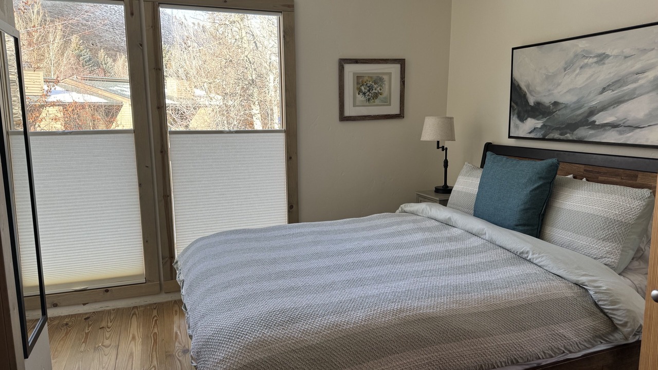 Photo of Bedroom in Warm Springs