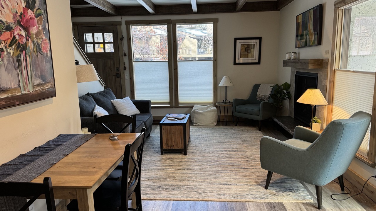 Photo of Livingroom in Warm Springs