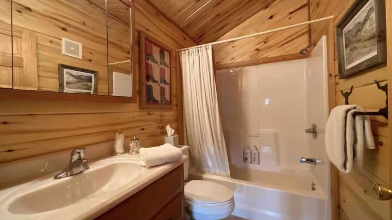 Photo of Bathroom in Saddlestring