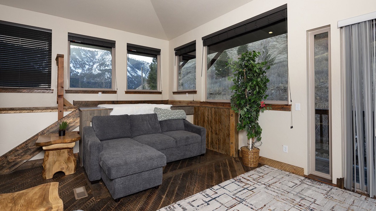 Photo of Livingroom in East Missoula