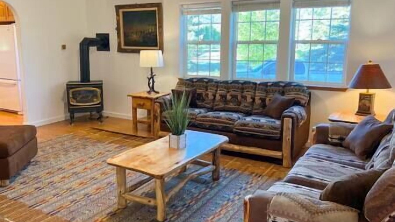 Photo of Bedroom in Alpine Northwest