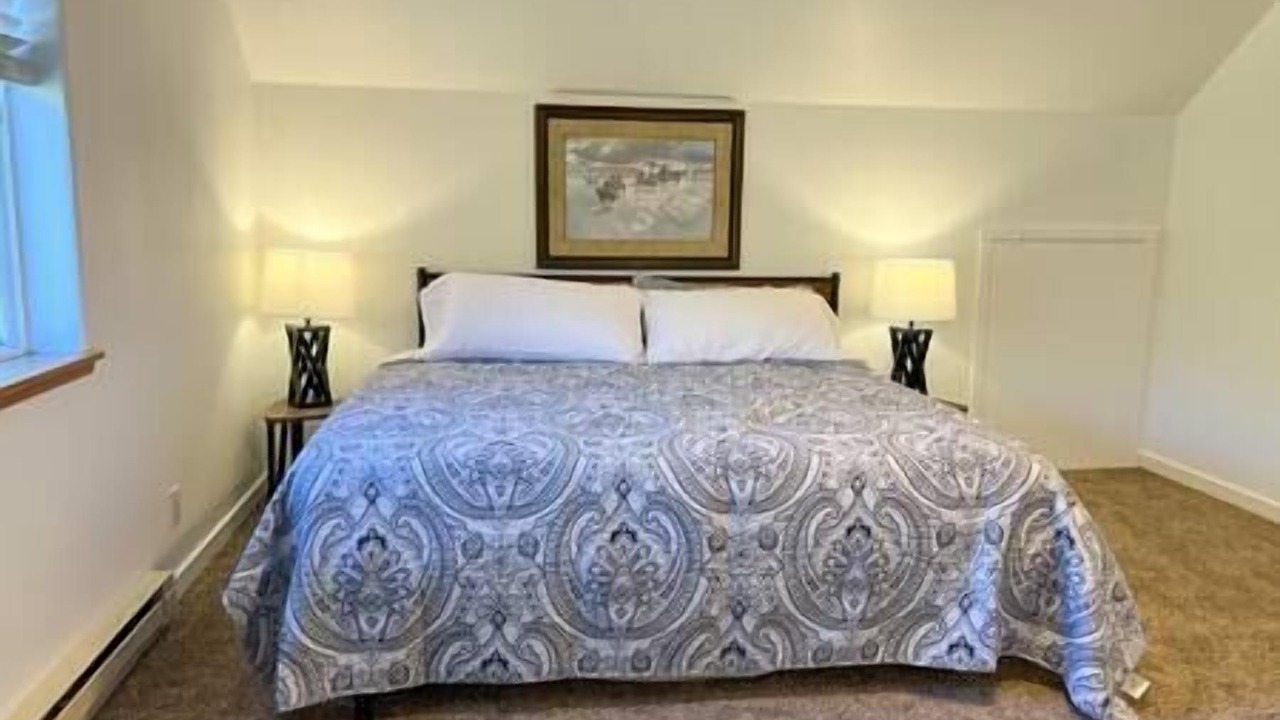 Photo of Bedroom in Alpine Northwest