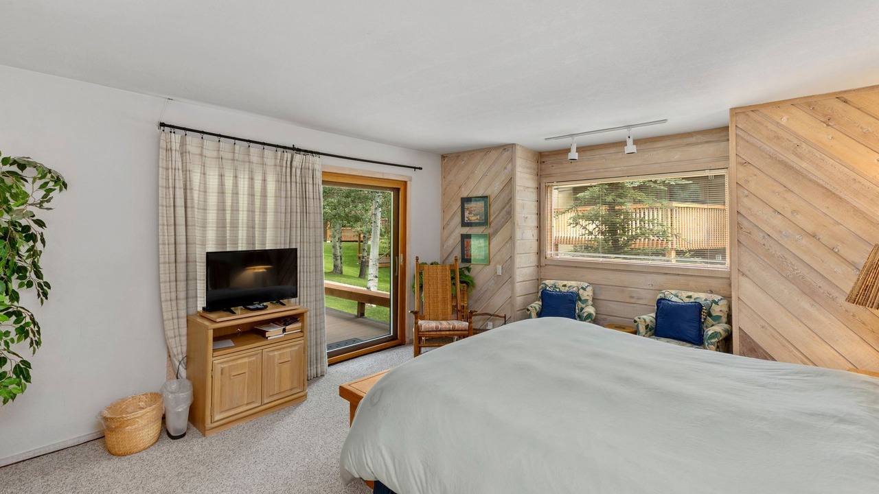 Photo of Bedroom in Elkhorn Village