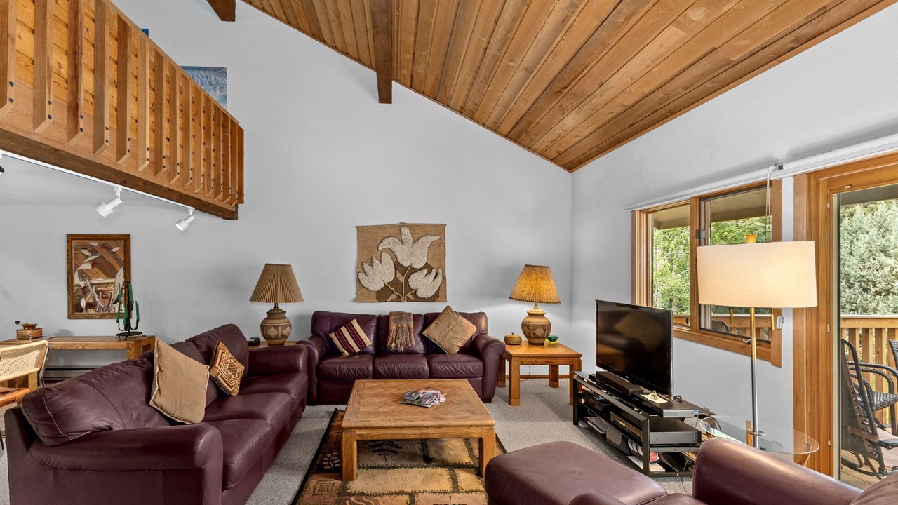 Photo of Livingroom in Elkhorn Village
