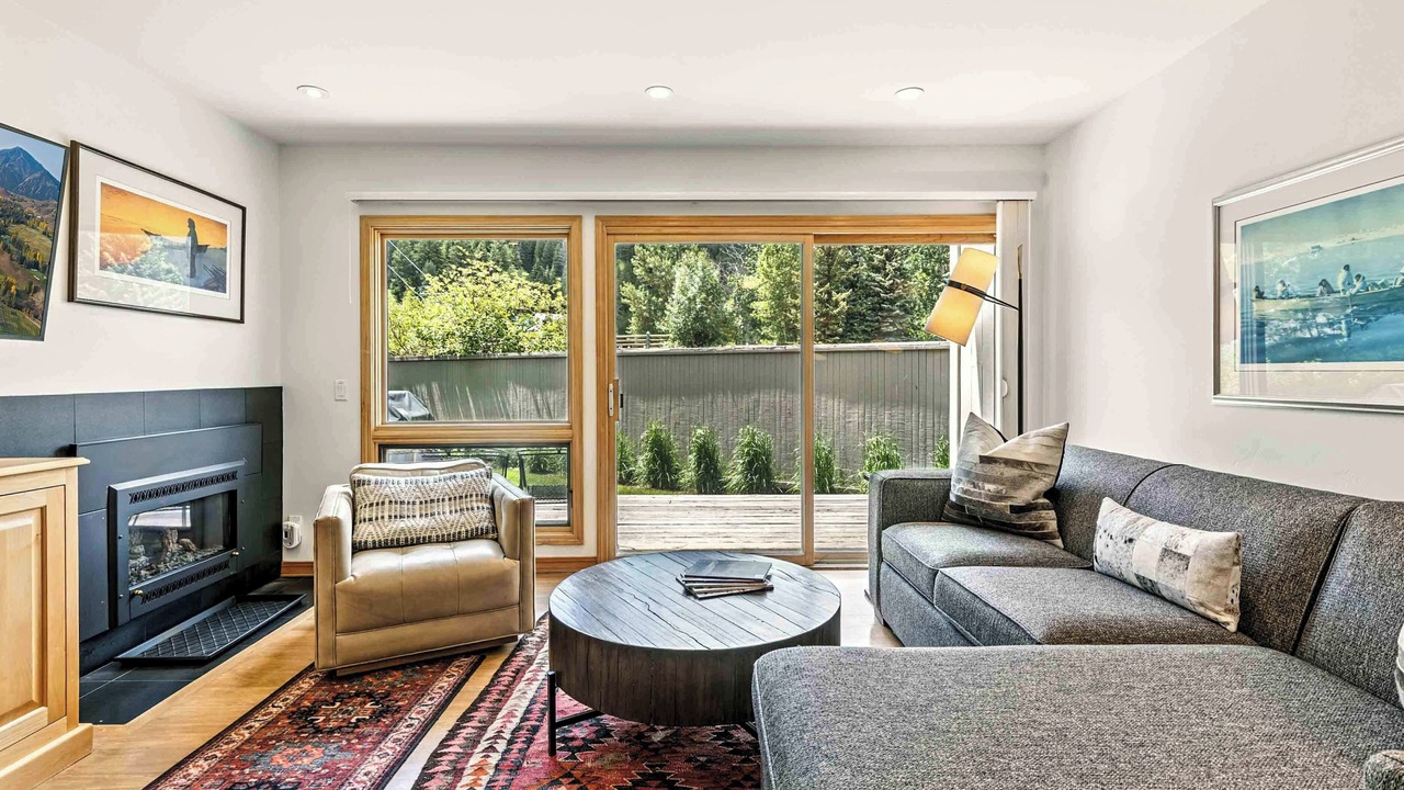 Photo of Livingroom in Warm Springs