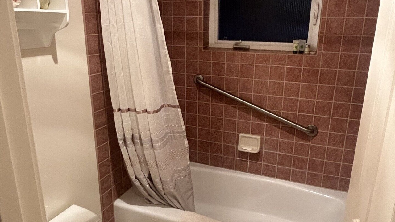 Photo of Bathroom in Rollingbay