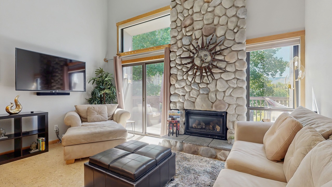 Photo of Livingroom in Elkhorn Village