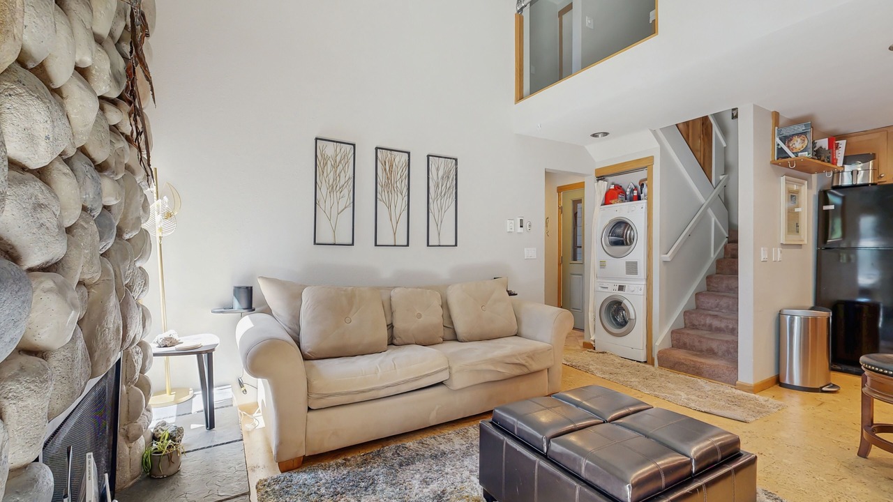 Photo of Livingroom in Elkhorn Village