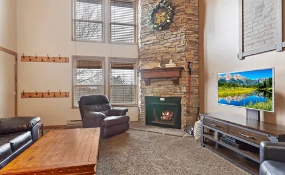 Photo of Livingroom in Wolf Creek