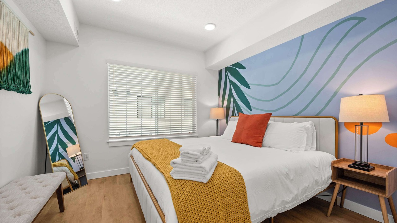 Photo of Bedroom in People's Freeway