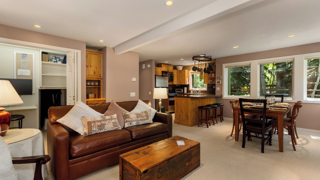 Photo of Livingroom in Warm Springs