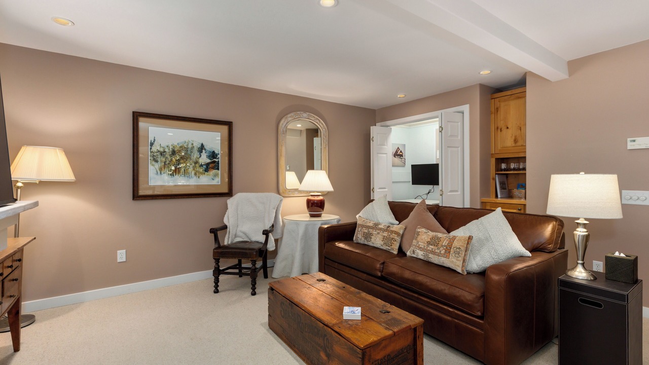Photo of Livingroom in Warm Springs