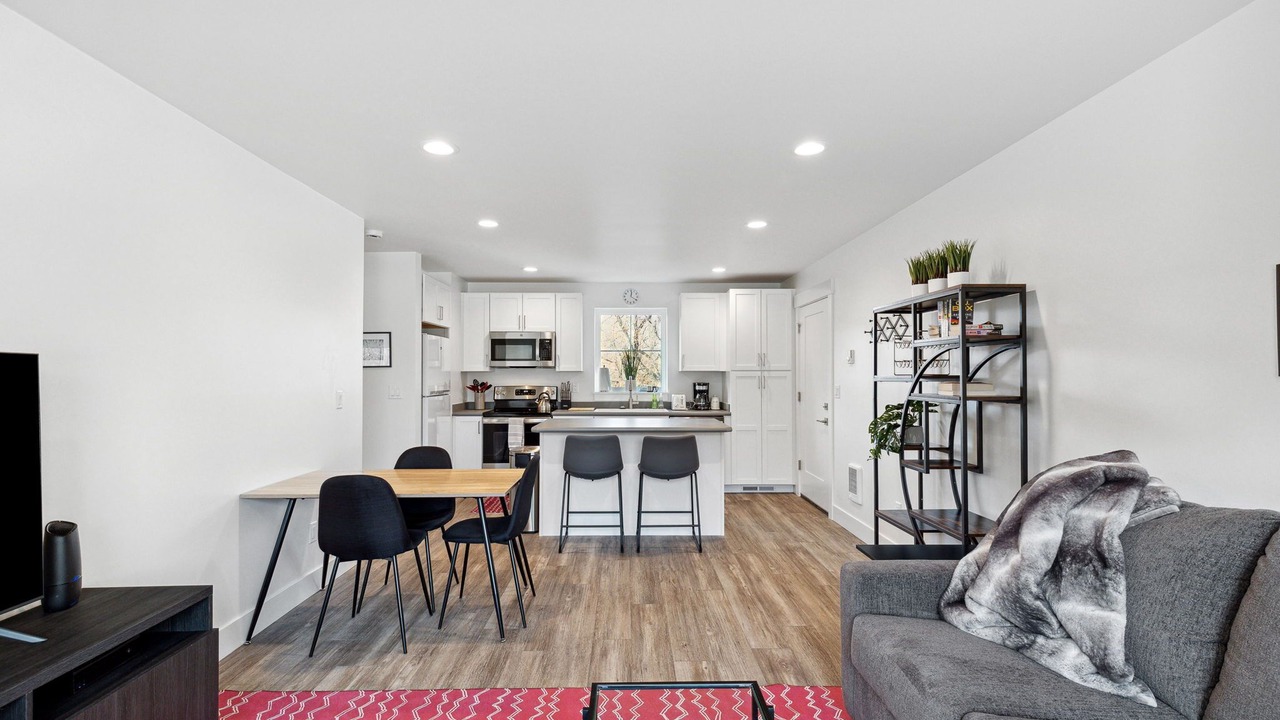 Photo of Livingroom in University District