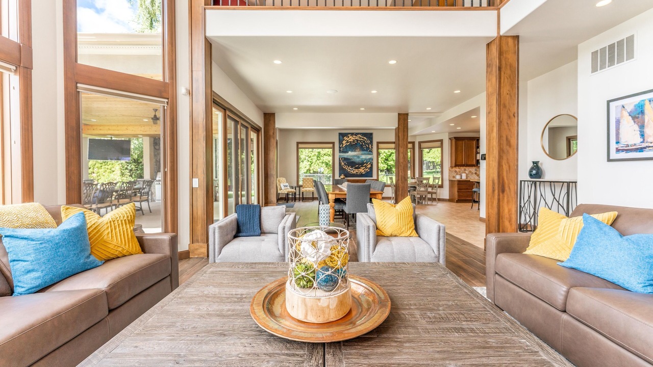 Photo of Livingroom in Manson