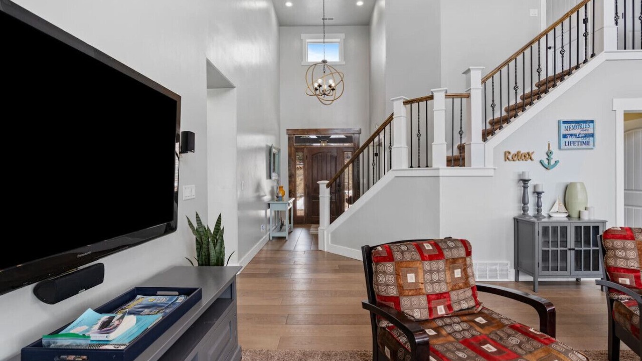 Photo of Livingroom in Cherimoya Hill