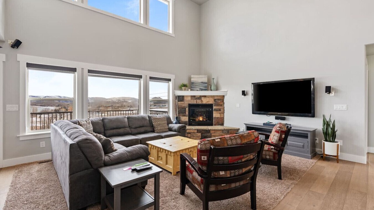Photo of Livingroom in Cherimoya Hill