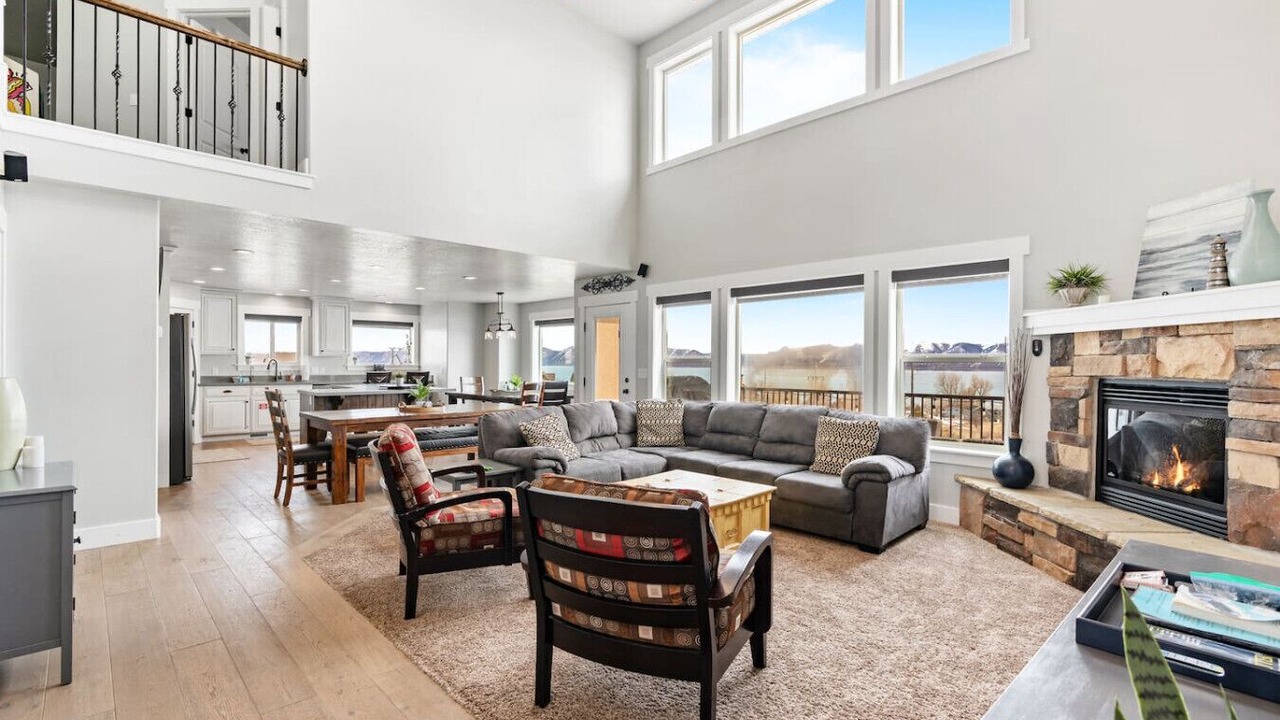 Photo of Livingroom in Cherimoya Hill